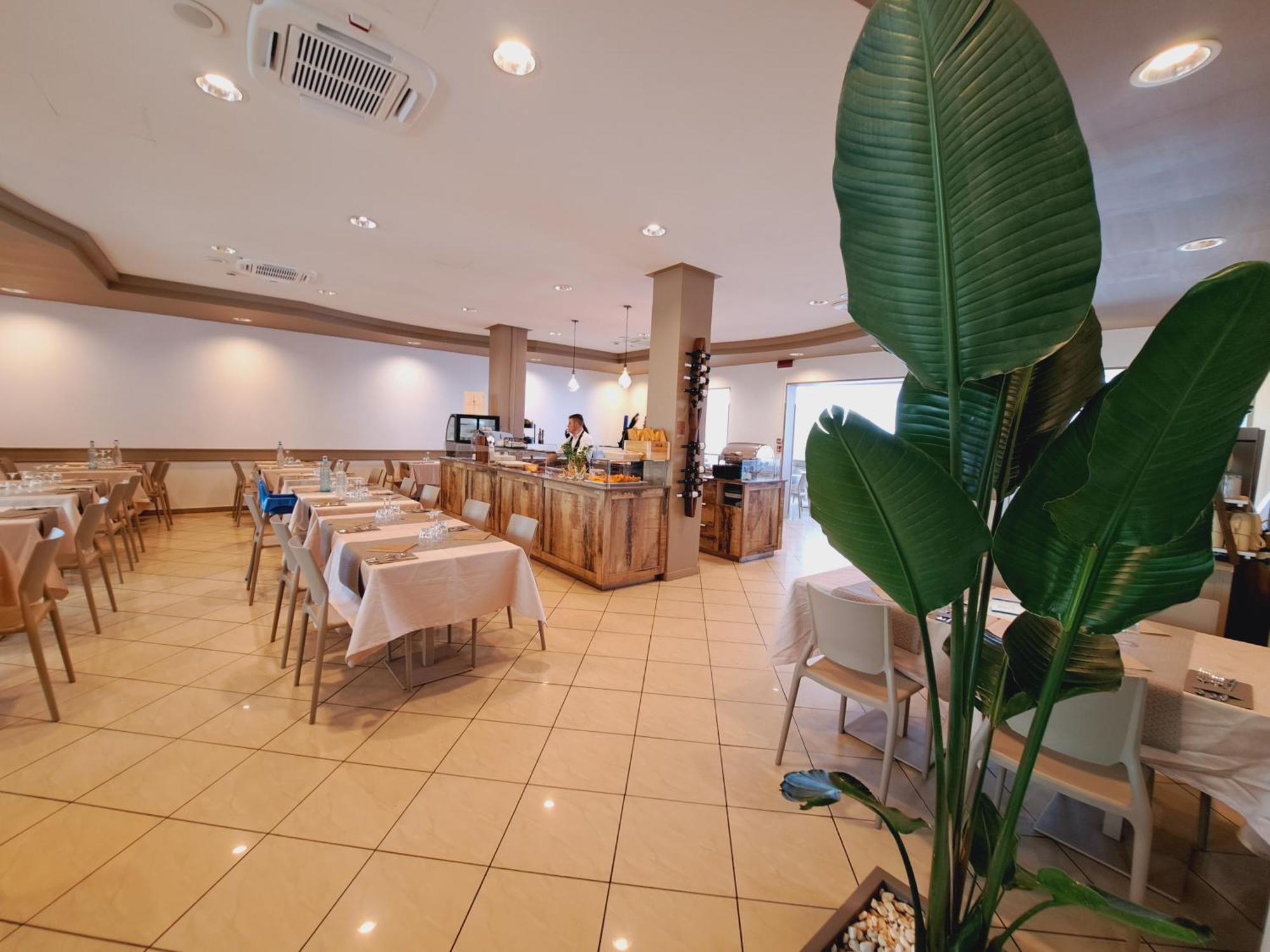 Hotel Butterfly Wellness & Spa Rimini Exterior photo