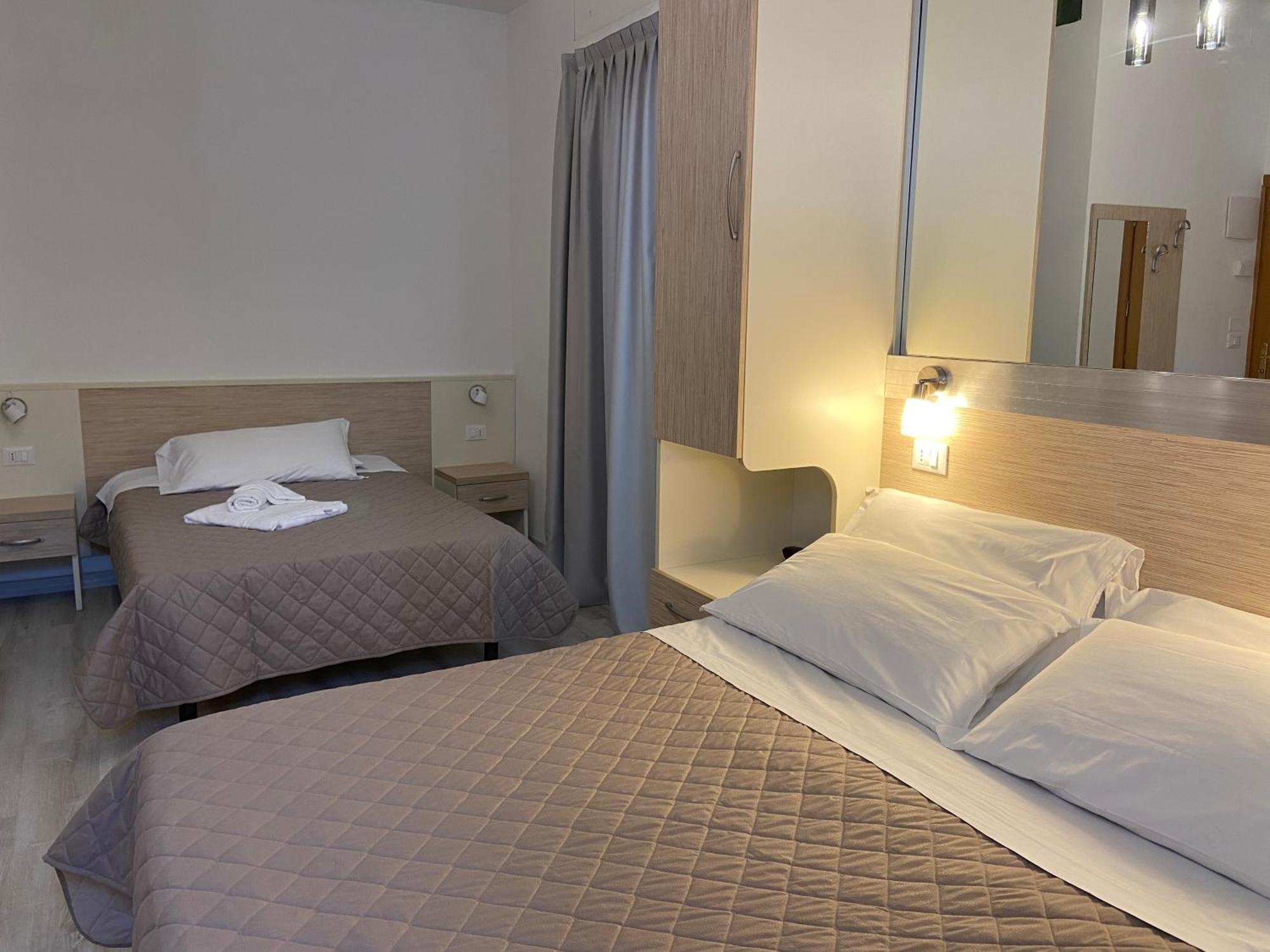 Hotel Butterfly Wellness & Spa Rimini Exterior photo