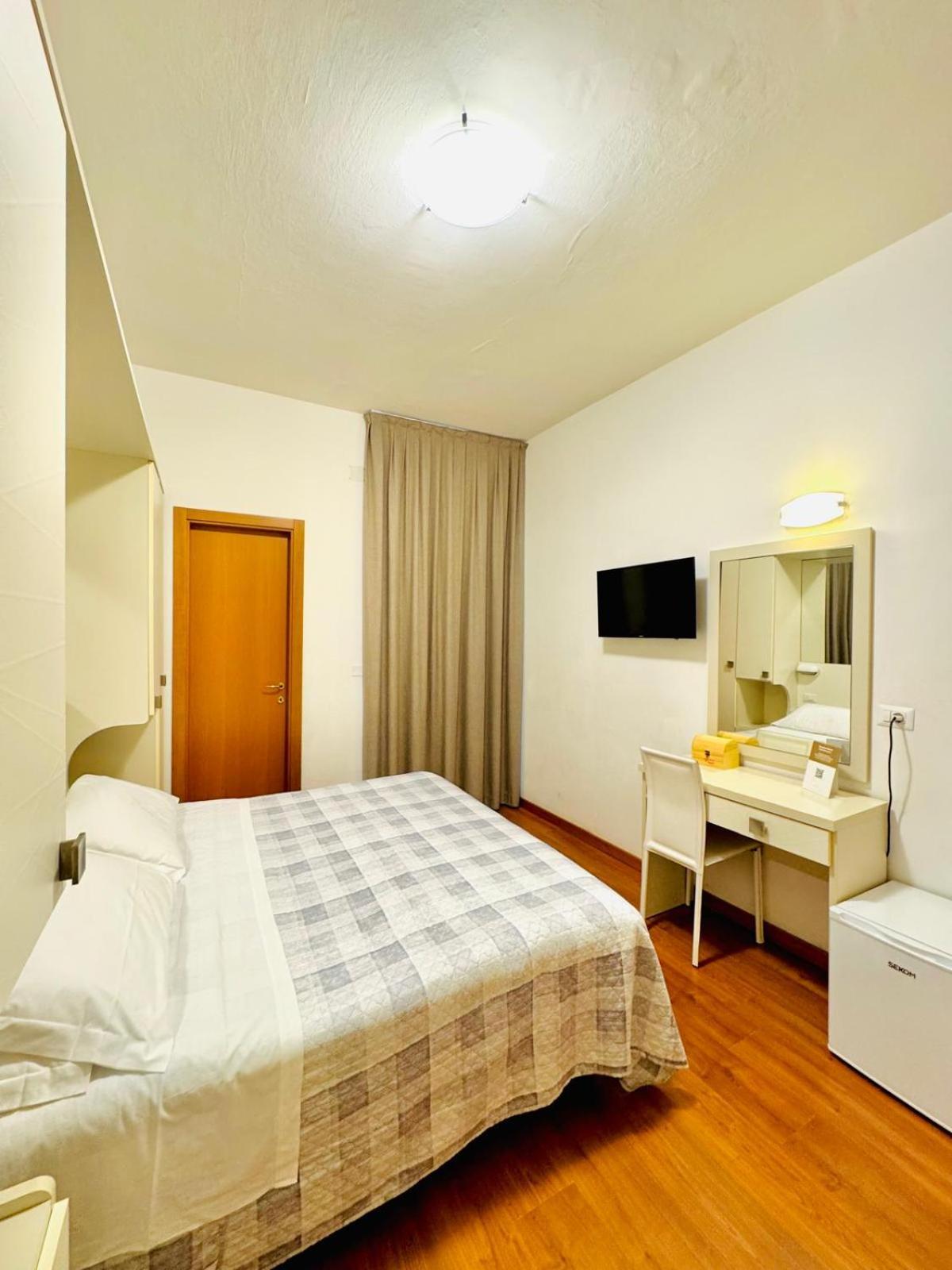 Hotel Butterfly Wellness & Spa Rimini Exterior photo