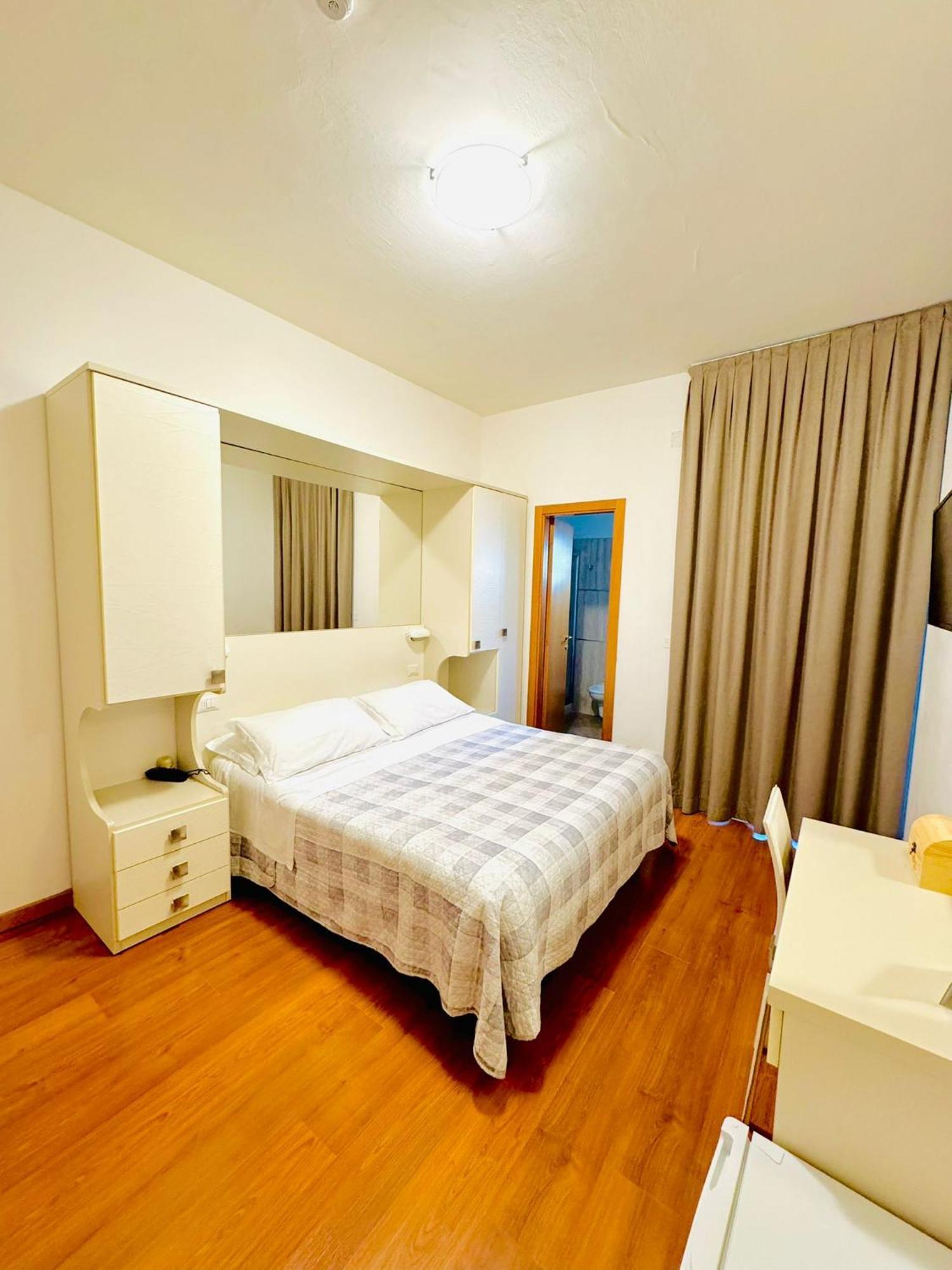 Hotel Butterfly Wellness & Spa Rimini Exterior photo